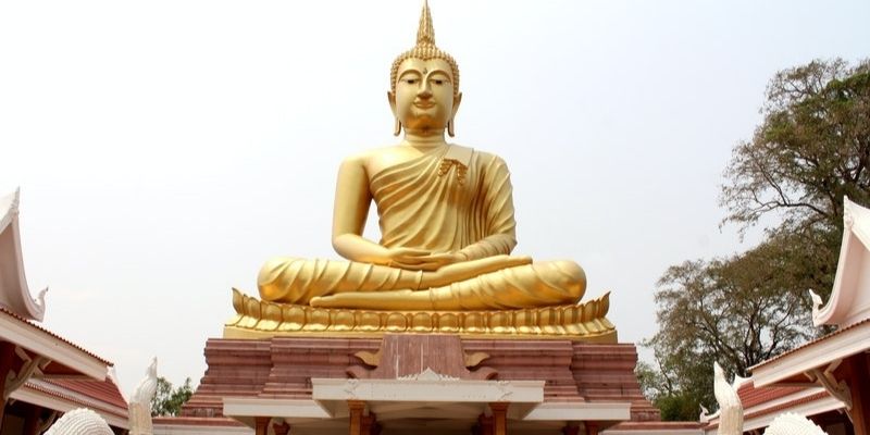 statue de bouddha en or