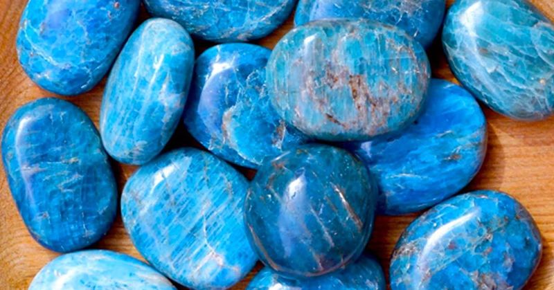 pierre d'apatite bleu