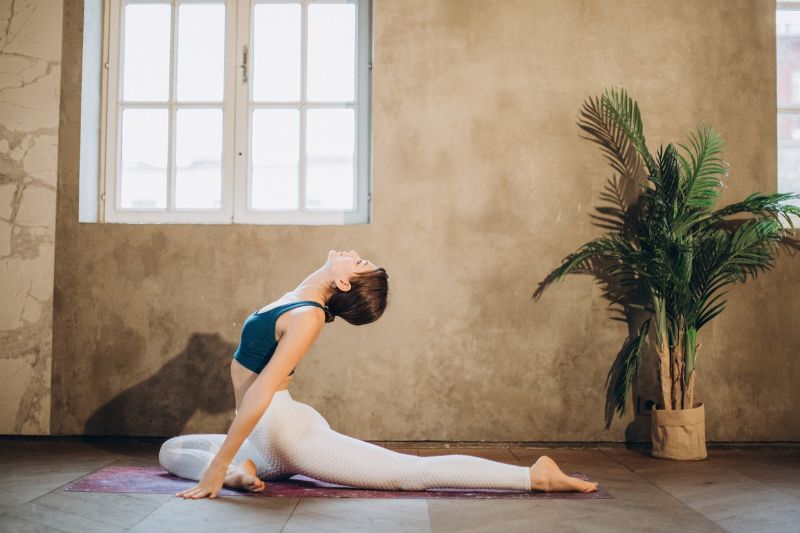 Position yoga cobra