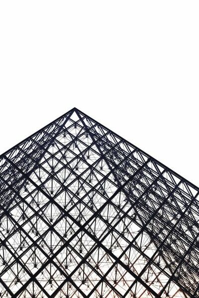 pyramide en fer noir